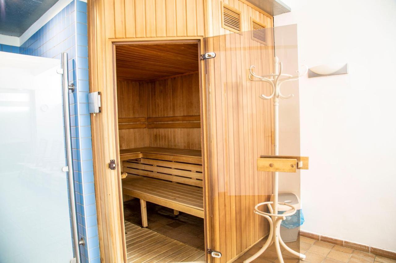Wellness Hotel Central 클라토비 외부 사진